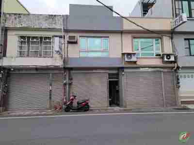 售桃園市中壢區★★★中壢華勛國小正路邊透天店住☆住商用透天1,098萬